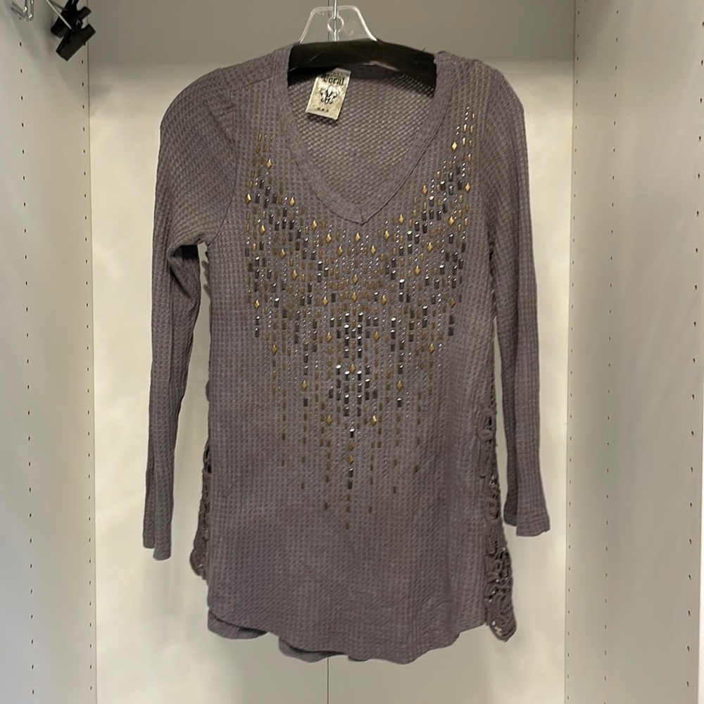 Plummy top with macrame sleeves and colored studs on the front. Very fun top